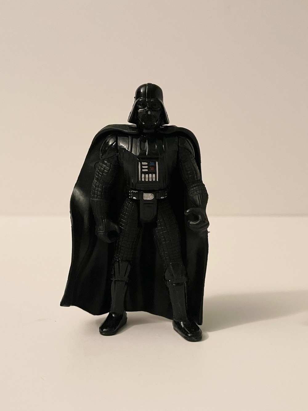 Vintage 1995 Kenner Star Wars Power of the Force Darth Vader Action Figure